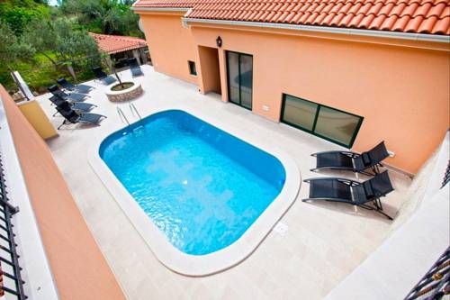 Podgora Croacia código de descuento del vale de hotel booking.com